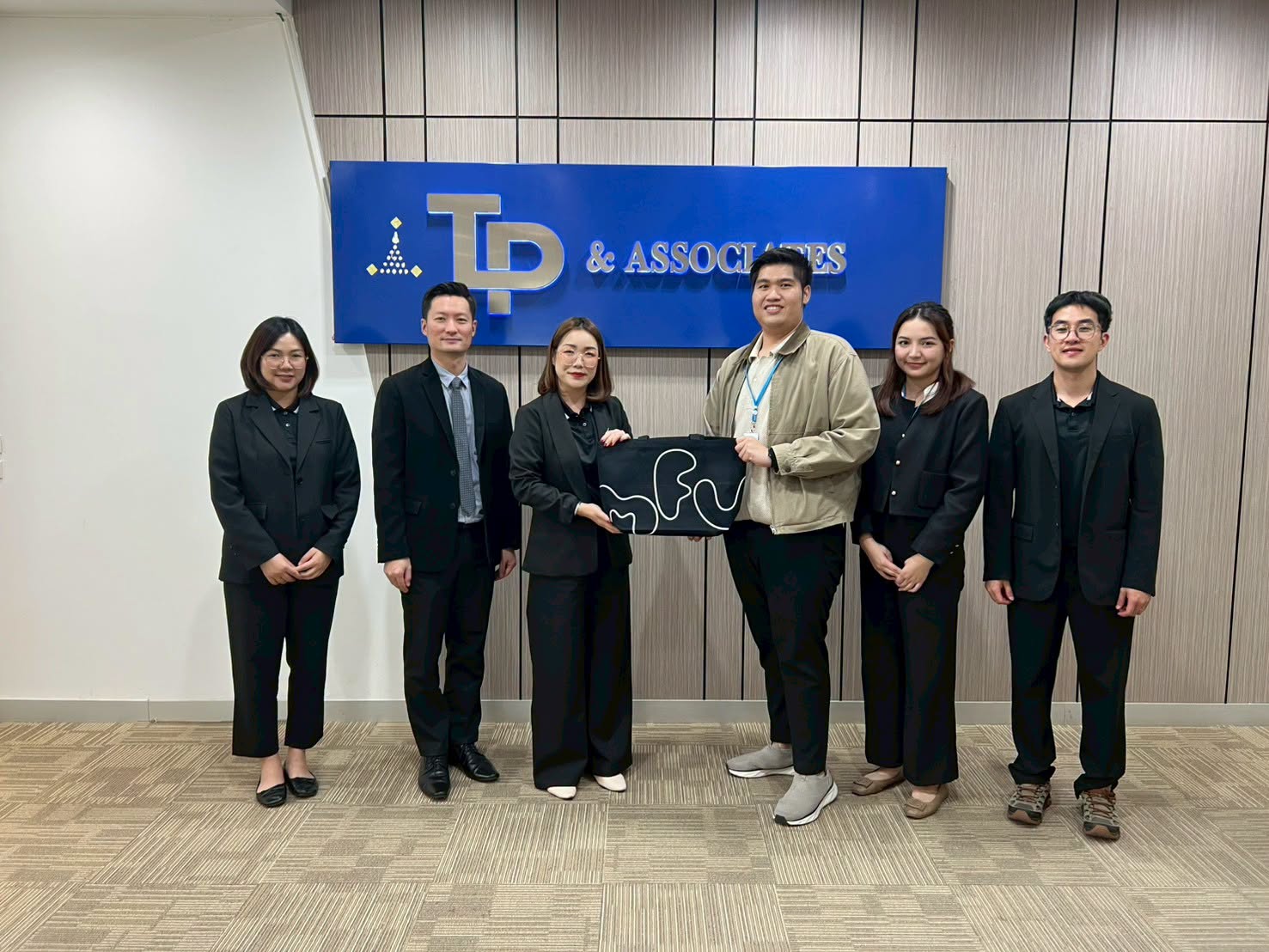 ส่วนจัดหางานและฝึกงานของนักศึกษา ร่วมกับสำนักวิชานิติศาสตร์ สาขาวิชากฎหมายธุรกิจและการสื่อสารด้วยภาษาจีน ลงพื้นที่หารือและสร้างความร่วมมือกับ บริษัท ทีพี แอนด์ แอสโซซิเอท จำกัด