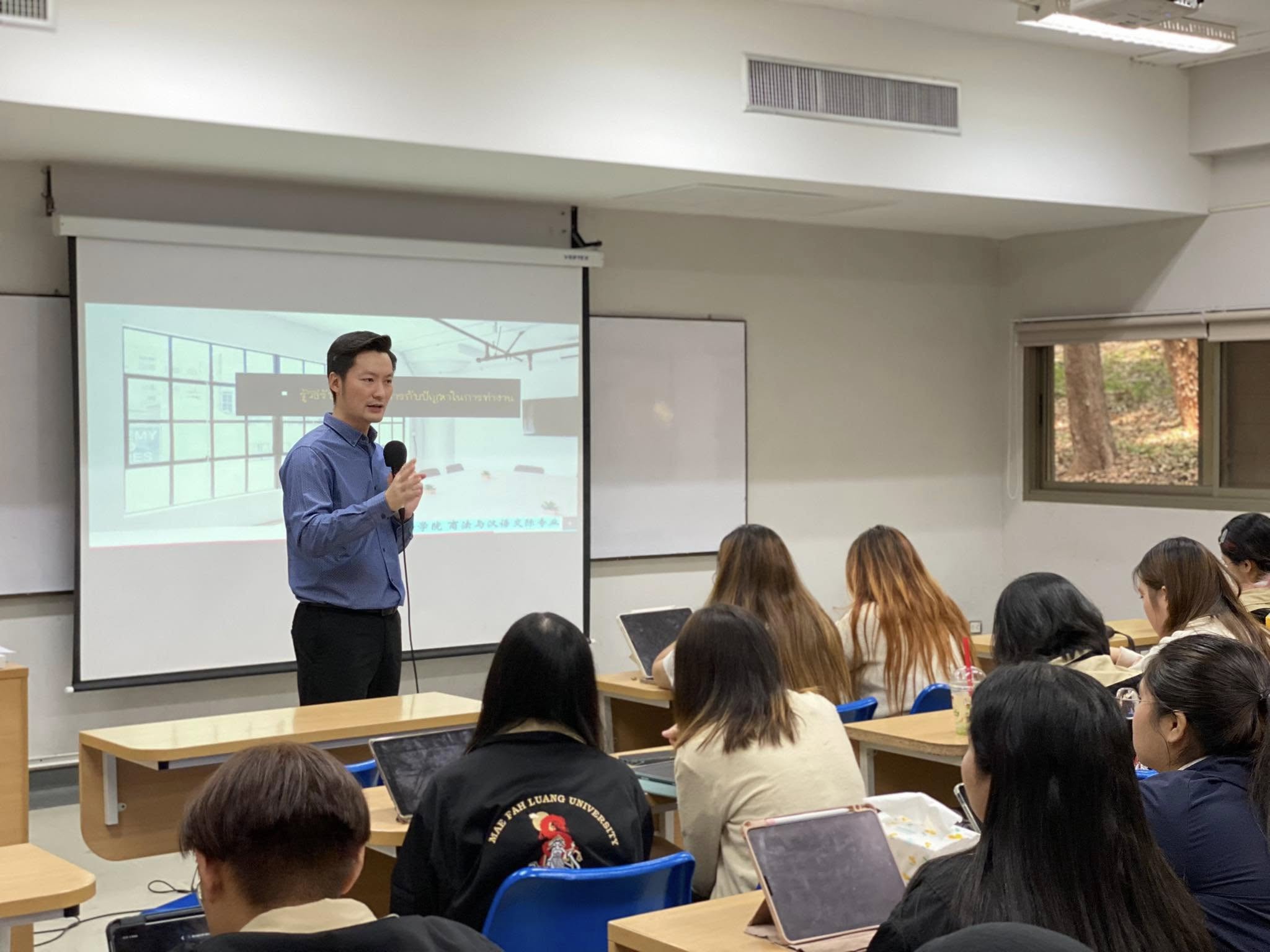 กิจกรรมสำนักวิชาพบนักศึกษา สำนักวิชานิติศาสตร์ (สาขาวิชากฎหมายธุรกิจและการสื่อสารด้วยภาษาจีน)