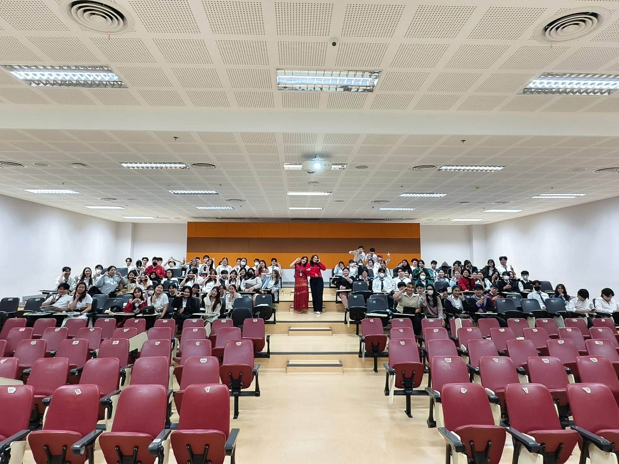 กิจกรรมสำนักวิชาพบนักศึกษา สำนักวิชาเทคโนโลยีดิจิทัลประยุกต์ (สาขาวิชาเทคโนโลยีดิจิทัลเพื่อนวัตกรรมทางธุรกิจ)