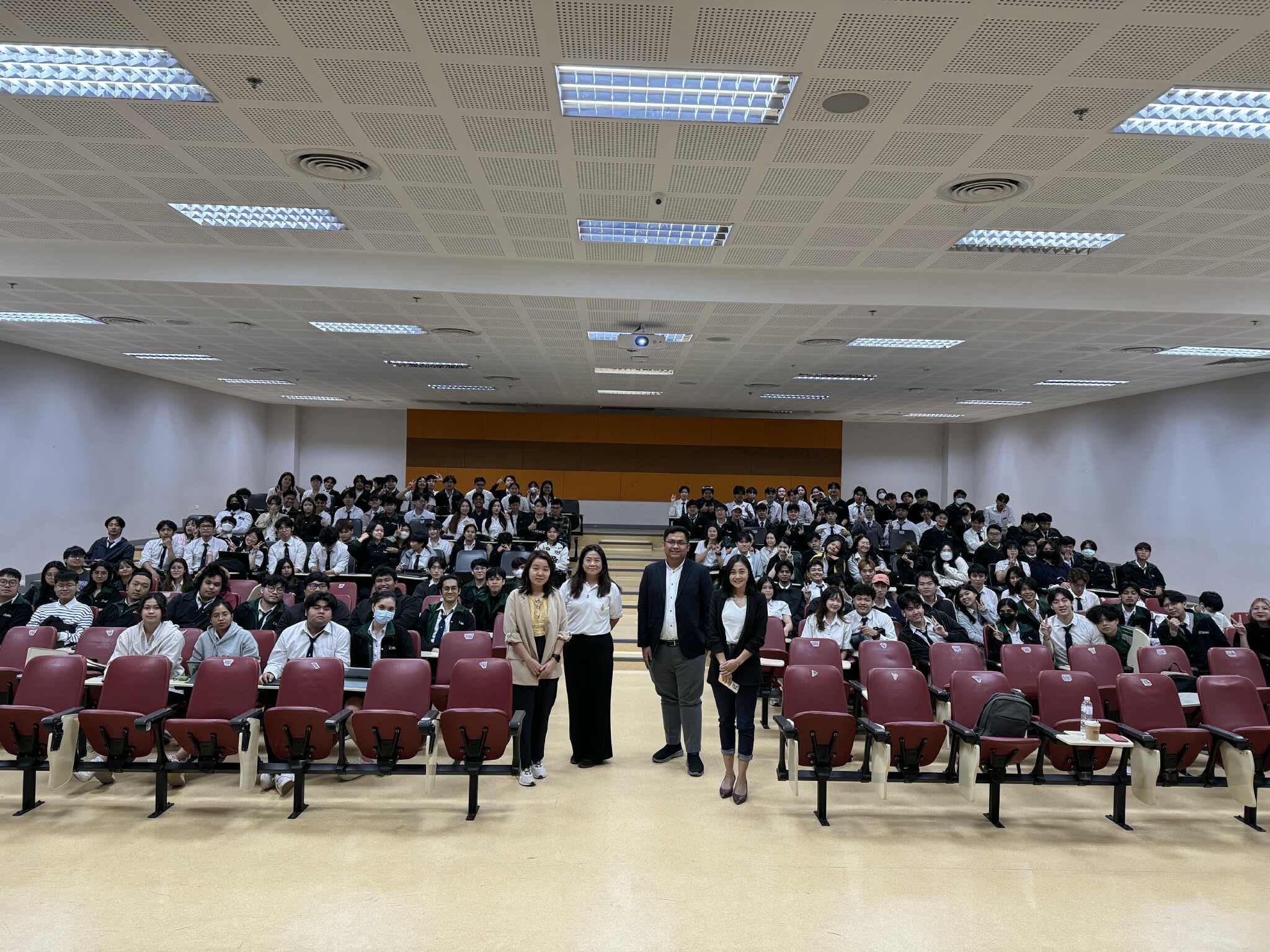 กิจกรรมสำนักวิชาพบนักศึกษา สำนักวิชาเทคโนโลยีดิจิทัลประยุกต์ (สาขาวิชาวิศวกรรมซอฟต์แวร์)