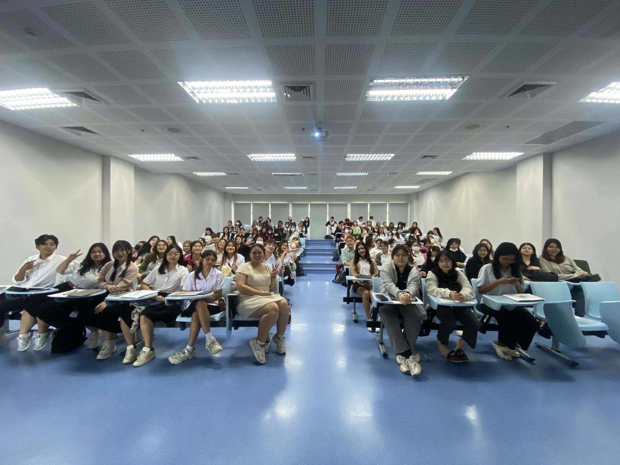 กิจกรรมสำนักวิชาพบนักศึกษา สำนักวิชาวิทยาศาสตร์เครื่องสำอาง (สาขาวิชาวิทยาศาสตร์เครื่องสำอาง)