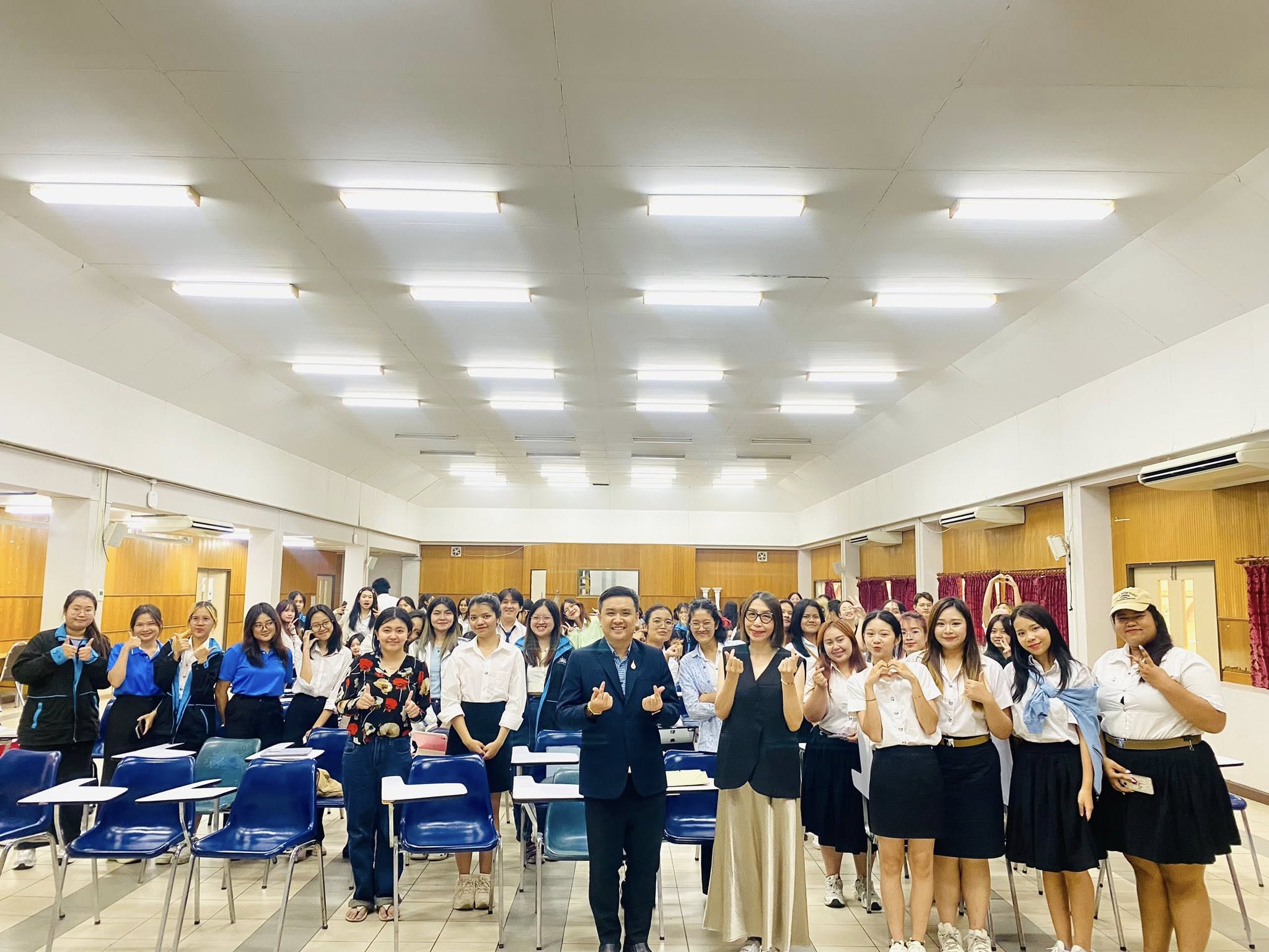 กิจกรรมสำนักวิชาพบนักศึกษา สำนักวิชาการจัดการ สาขาวิชาบริหารธุรกิจ (ธุรกิจการท่องเที่ยวและอีเว้นท์)