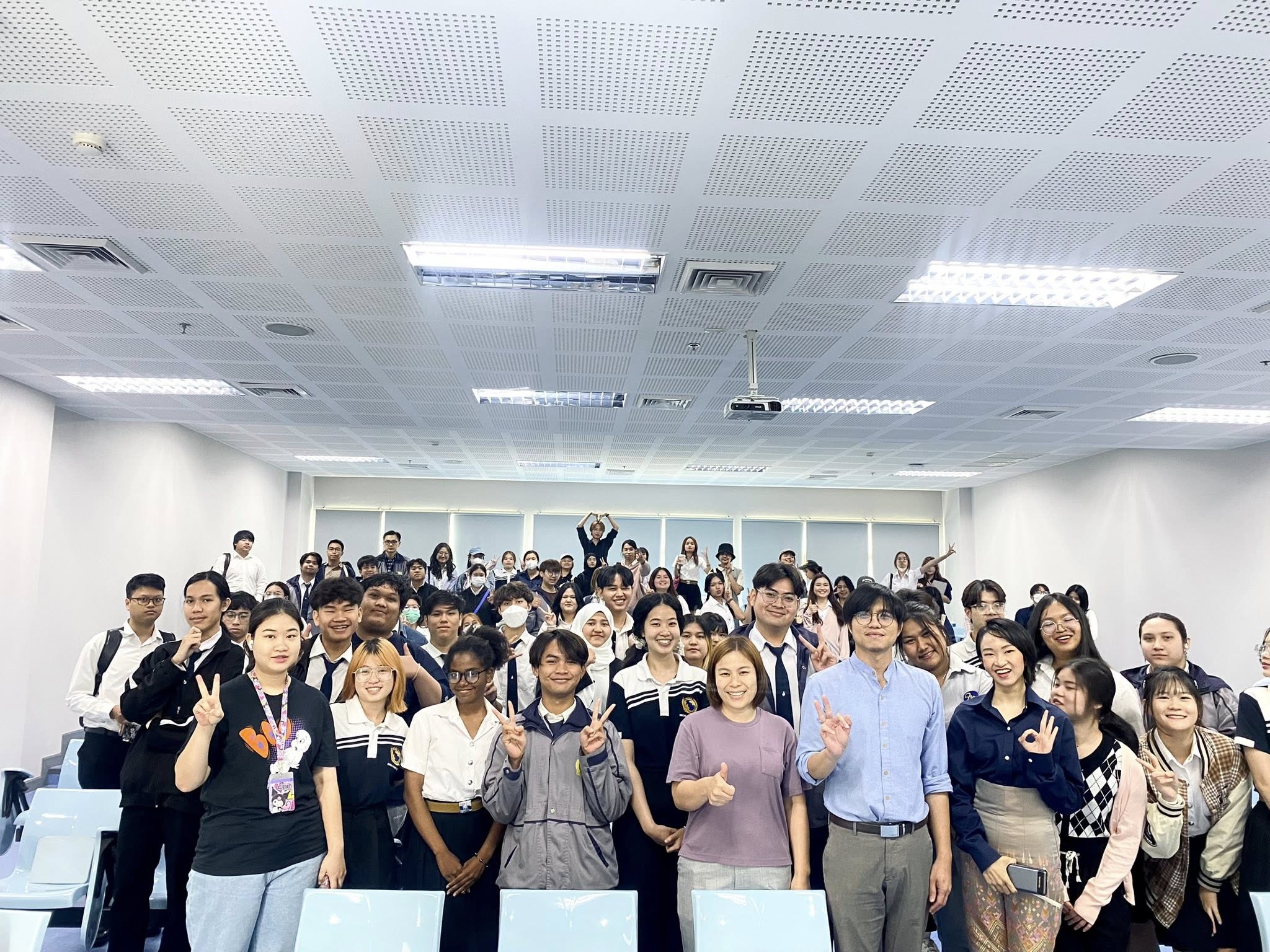 กิจกรรมสำนักวิชาพบนักศึกษา สำนักวิชานวัตกรรมสังคม (สาขาการพัฒนาระหว่างประเทศ)