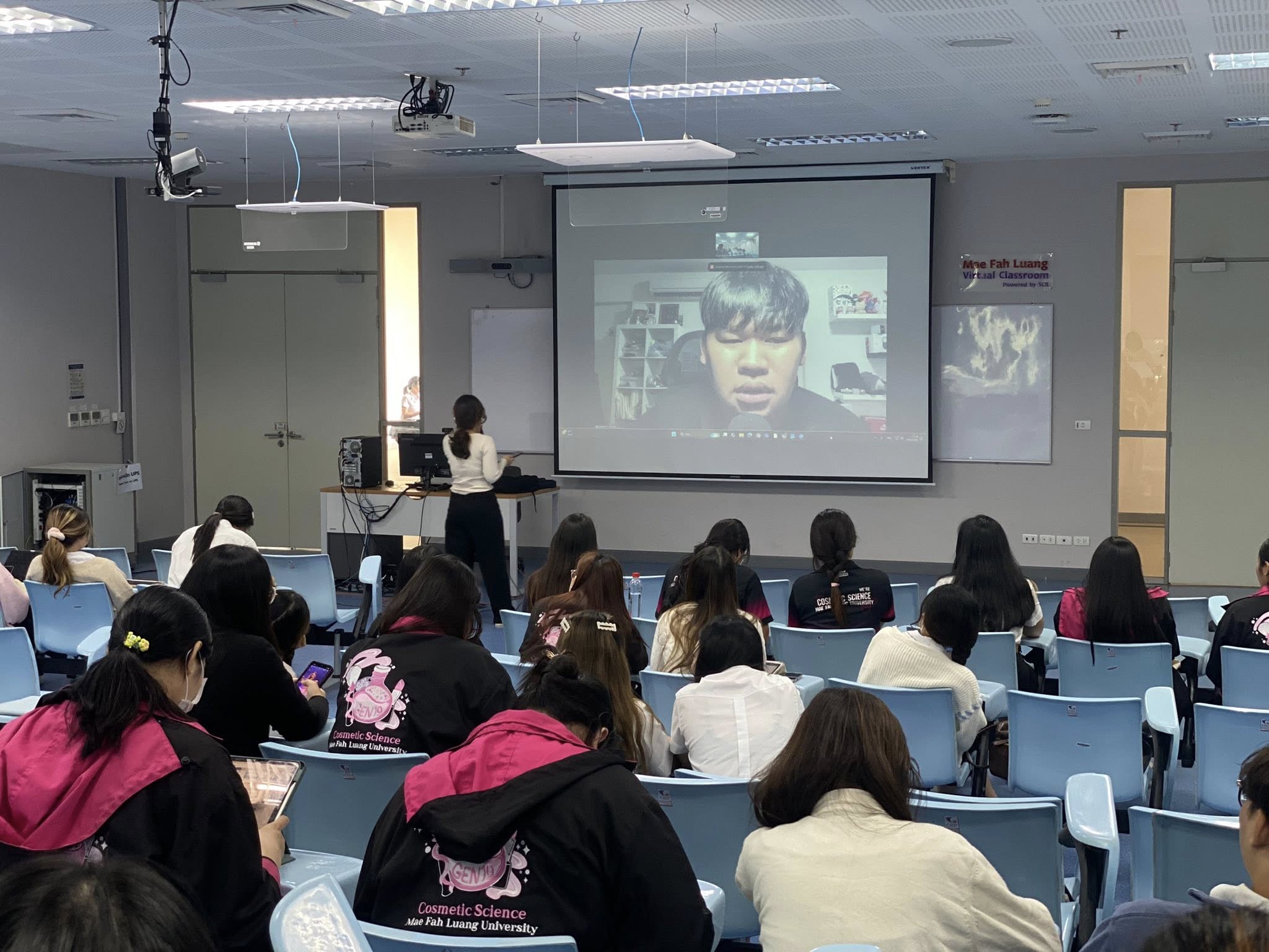 กิจกรรมสำนักวิชาพบนักศึกษา สำนักวิชาวิทยาศาสตร์เครื่องสำอาง (สาขาวิชาเทคโนโลยีความงาม)